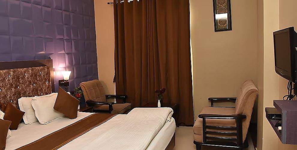 HVH Hotel Kashi Vishwanath Deluxe Double Room 9