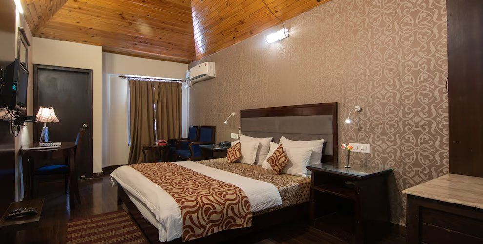Luxury Lake Facing AC Room