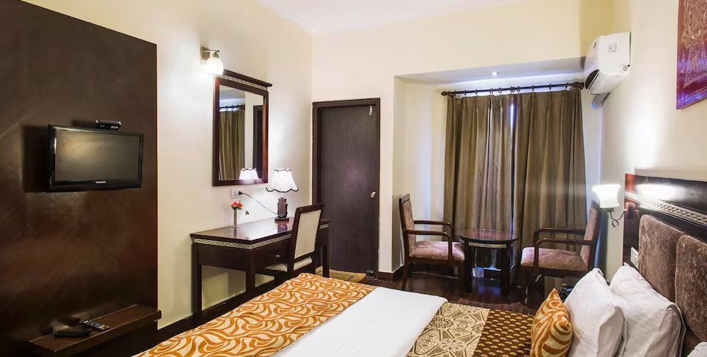 Luxury Lake Facing AC Room