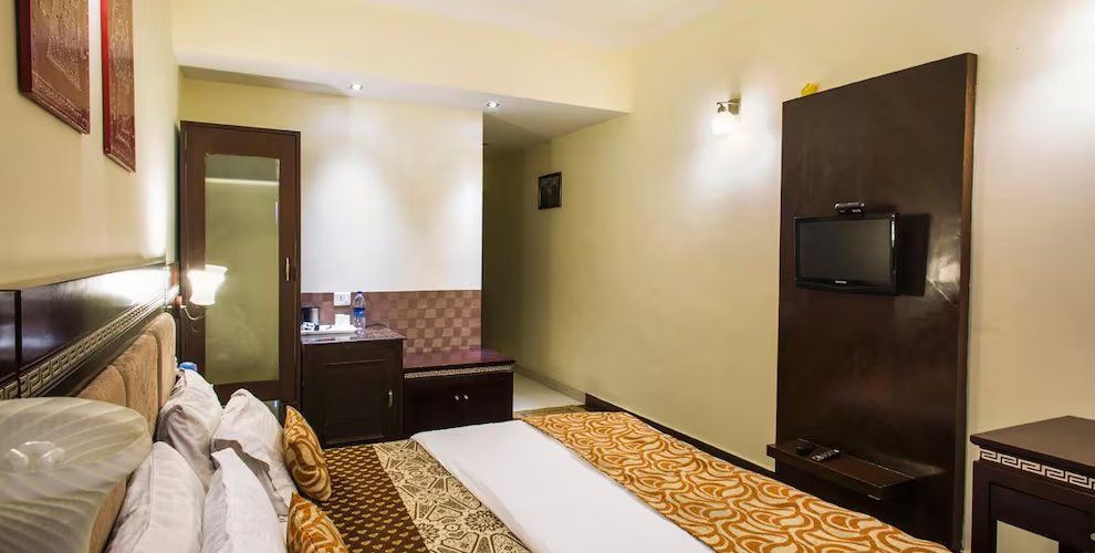 Luxury Lake Facing AC Room