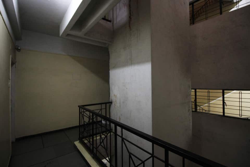 Side Image 2