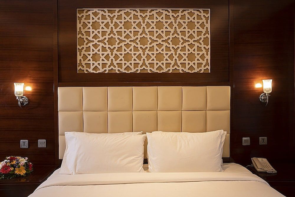 Standard Room, 1 King Bed, Smoking (High Floor)