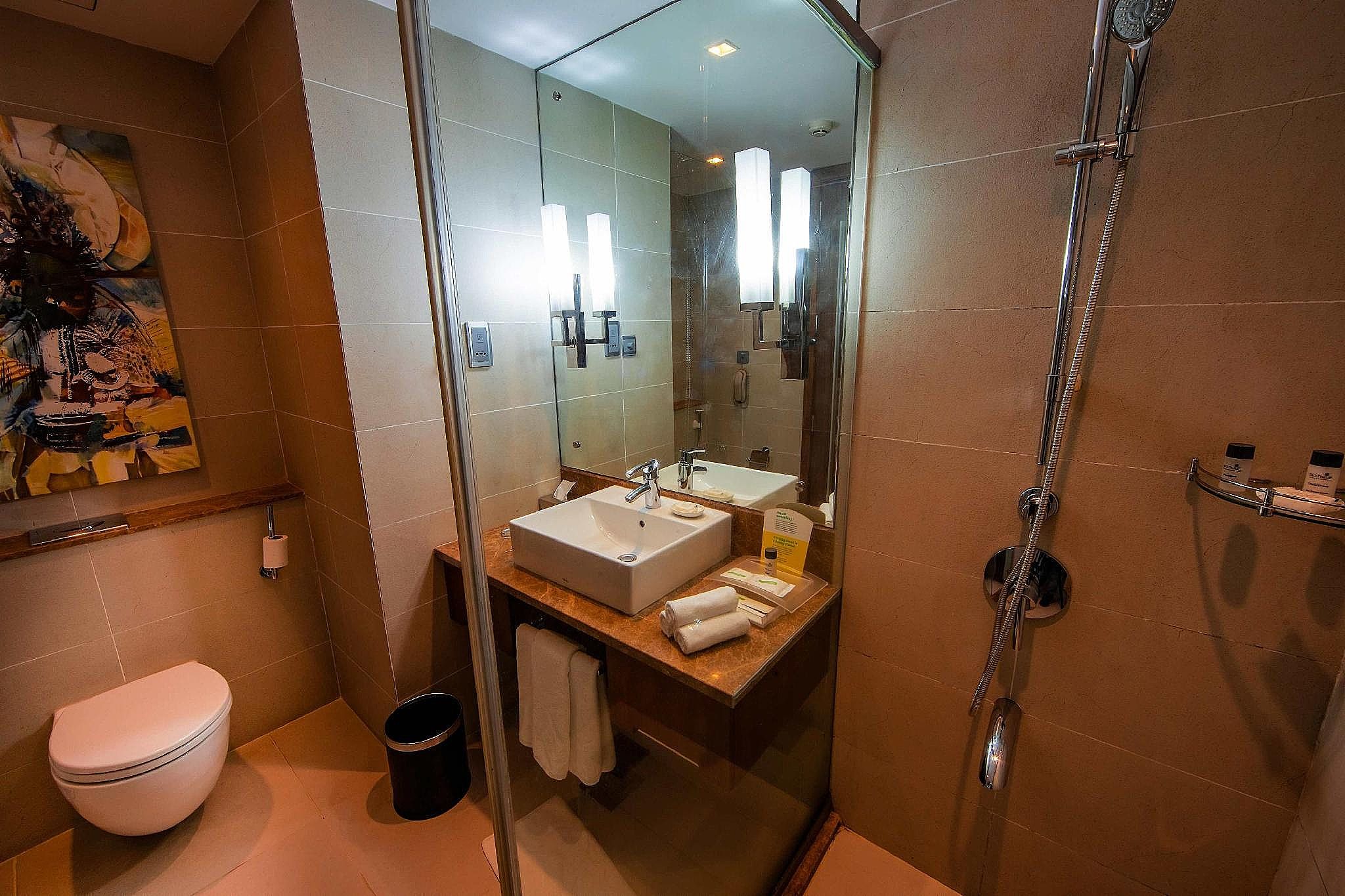 Holiday Inn Cochin, an IHG Hotel Standard Room, 2 Twin Beds (High Floor) 11