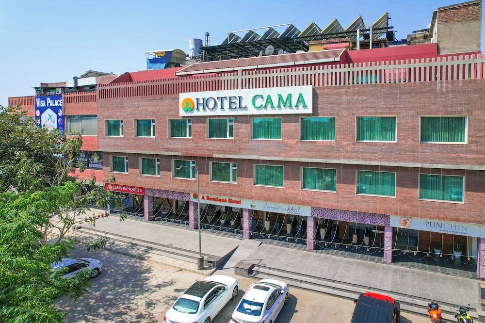 undefined Hotel Cama 8