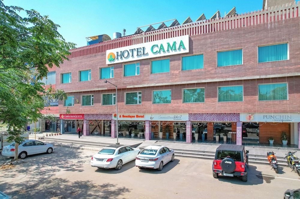 undefined Hotel Cama 10