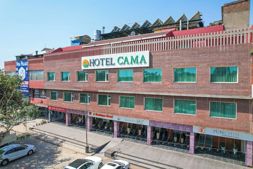 undefined Hotel Cama 7