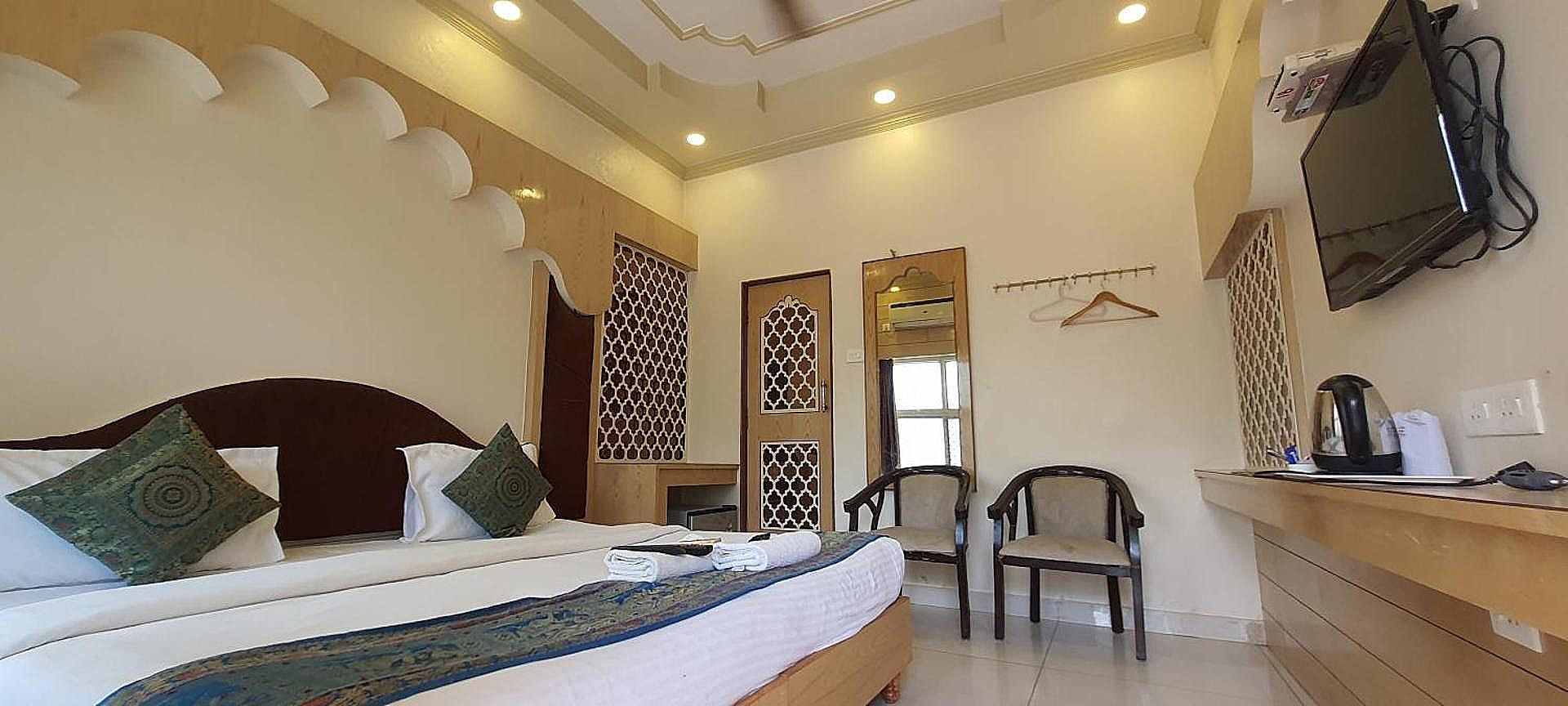 Hotel Temple On Ganges Deluxe Double Bed City View 14