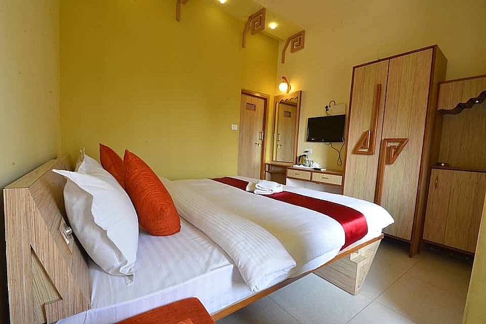 Hotel Temple On Ganges Compact Double Bed River View 10