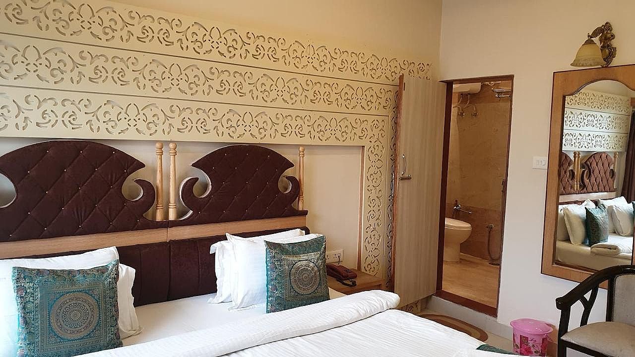 Hotel Temple On Ganges Deluxe Double Bed City View 9