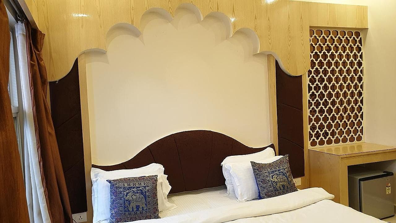 Hotel Temple On Ganges Deluxe Double Bed City View 6
