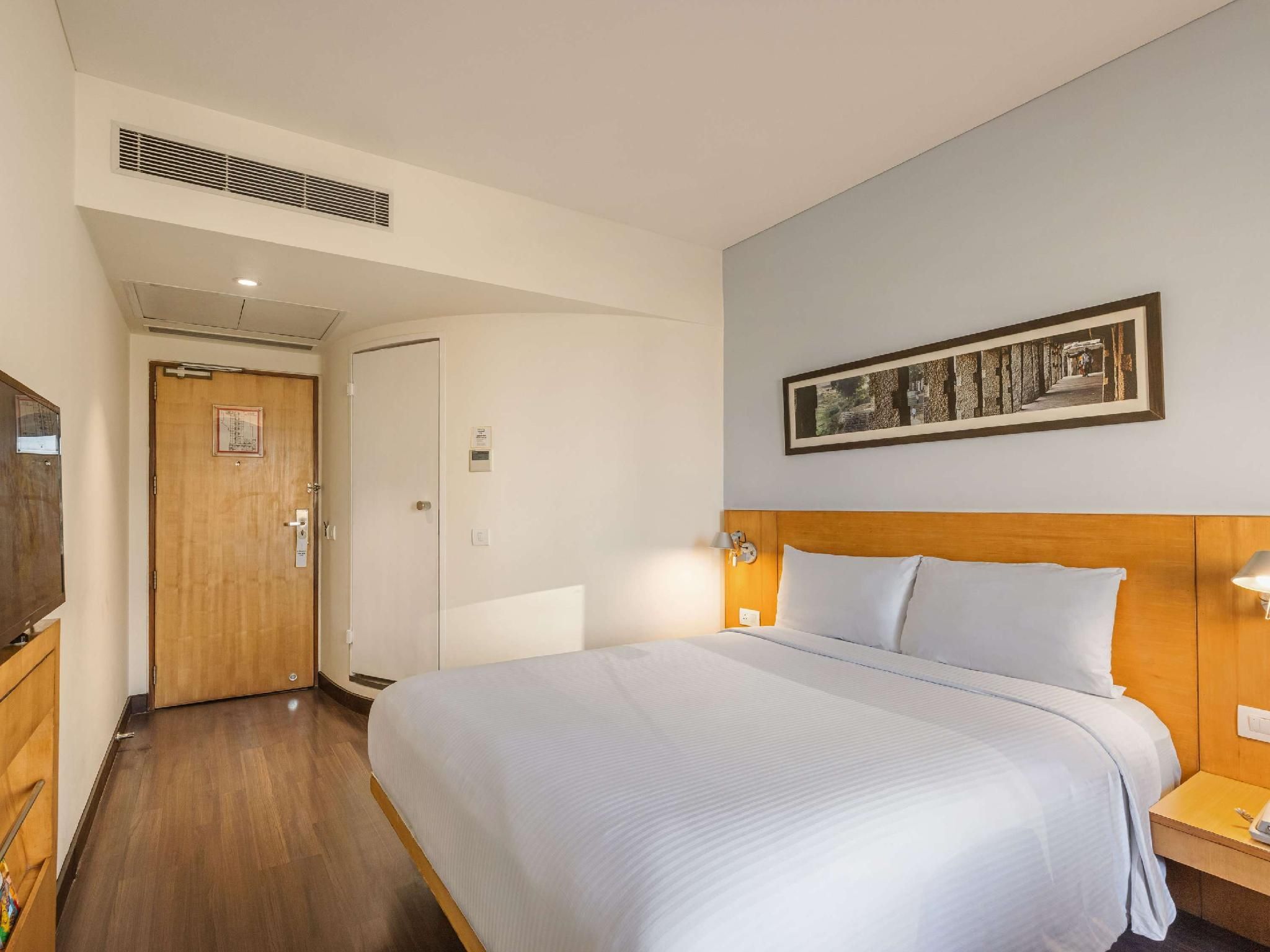 Deluxe Queen Room
