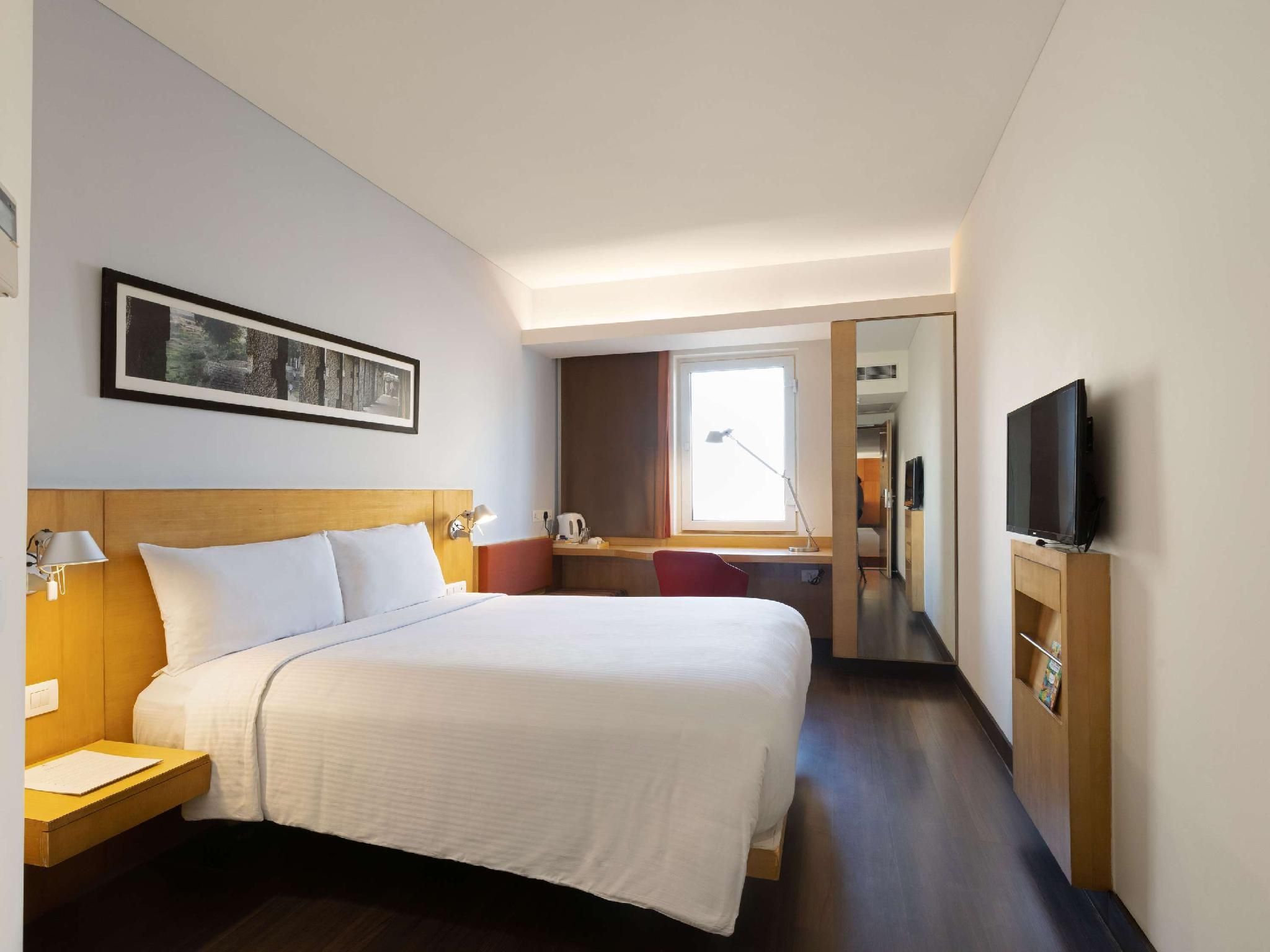 Deluxe Queen Room