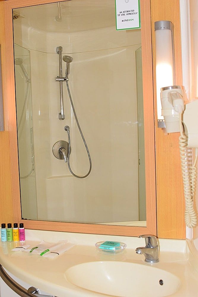 ibis Bengaluru Hosur Road Hotel Standard Twin Room, 2 Twin Beds 7
