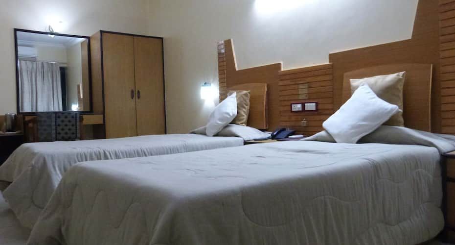 deluxe room hotel woodlands