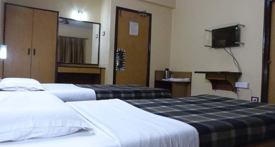 hotel woodlands std ac room