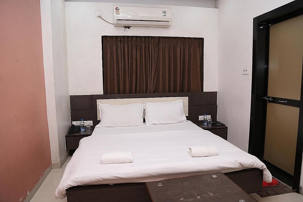 Hotel Merit Surat Royal Gold 15