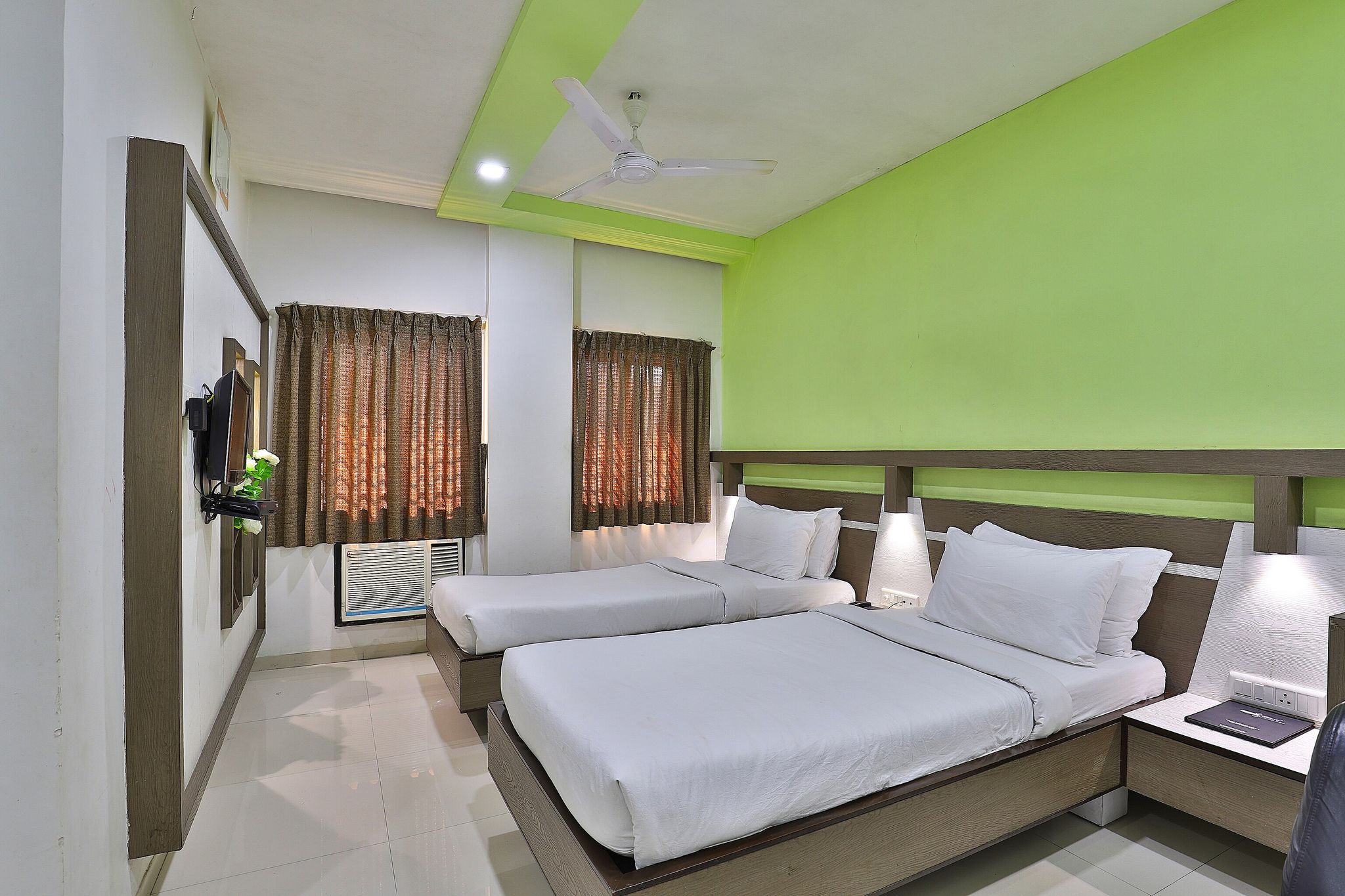 Hotel Merit Surat Royal Gold 10