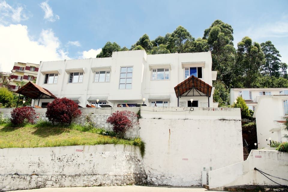 Country Club Valley Vista