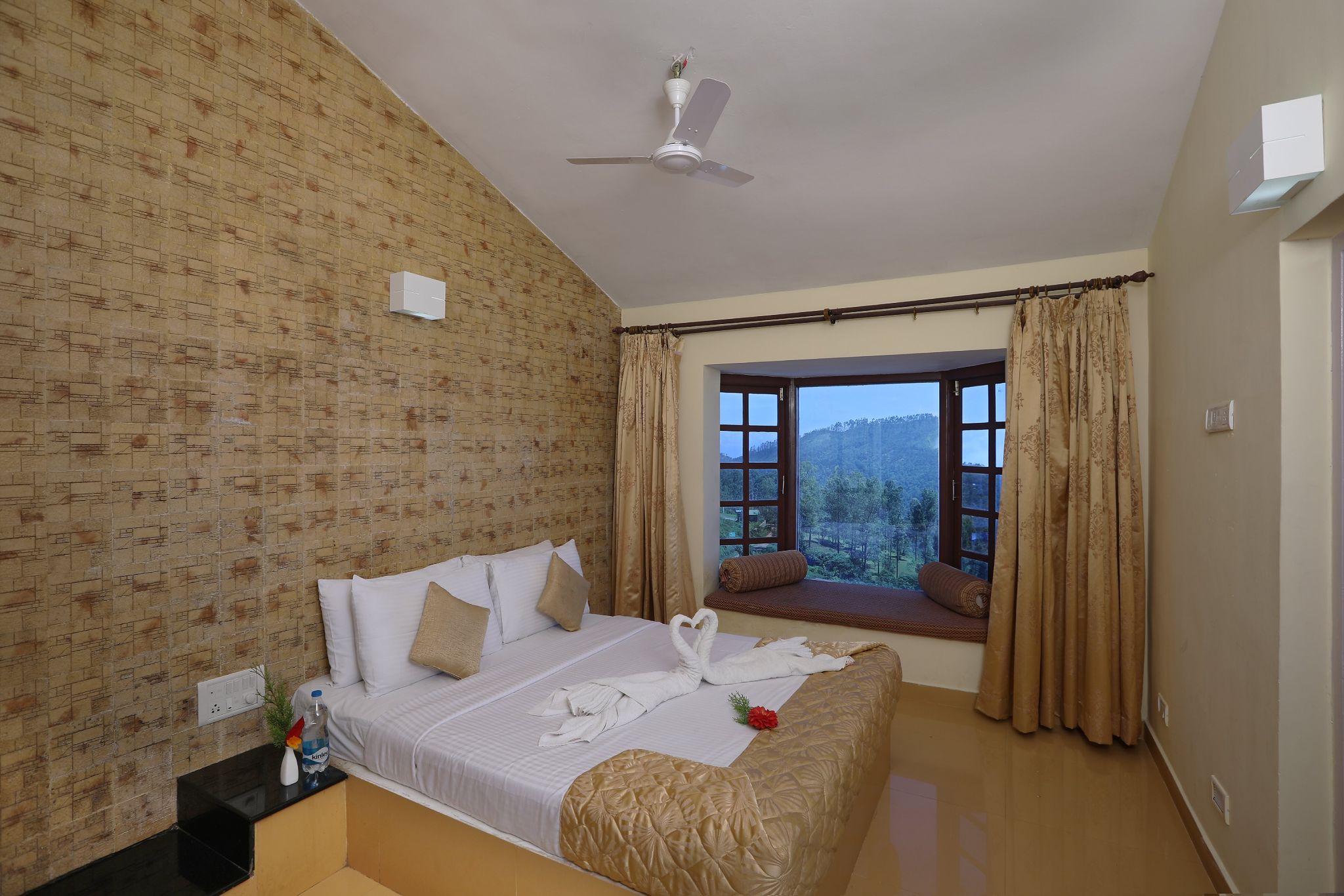 Country Club Valley Vista Studio Room  3