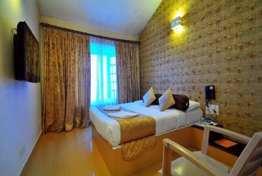 Country Club Valley Vista Studio Room  2