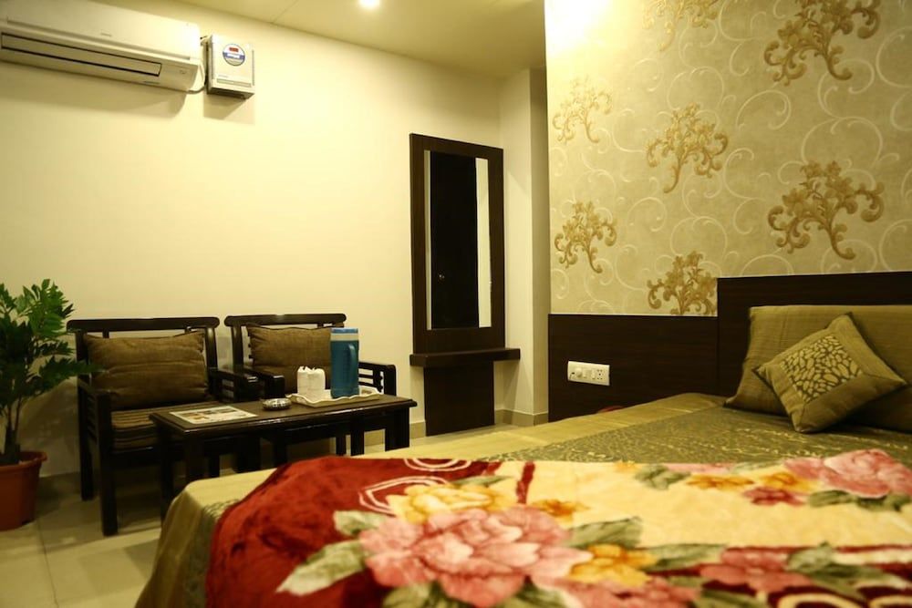 Deluxe Room, 1 Queen Bed, Non Smoking