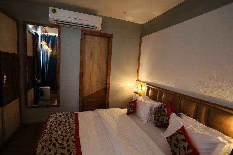 Rashmi Guest House (A Place On River) Premium Deluxe Room