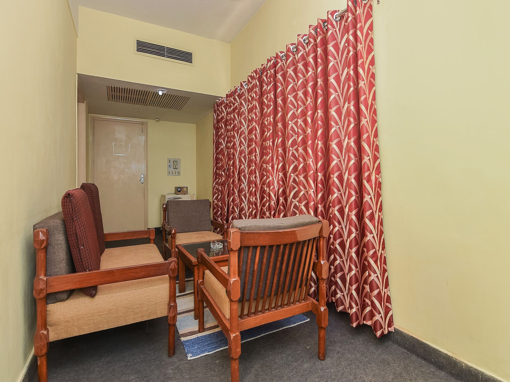 Gautam Hotel Deluxe Room 10