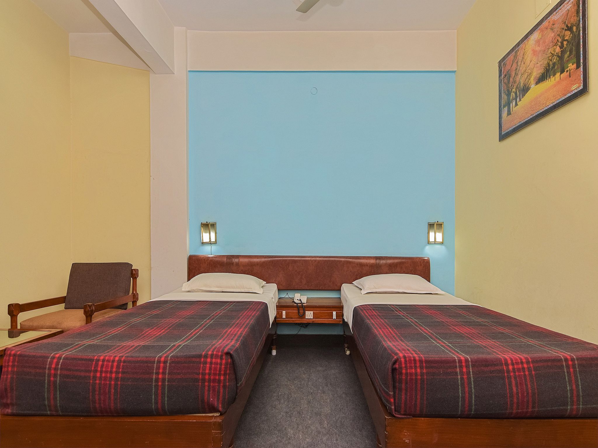 Gautam Hotel Deluxe Room 6