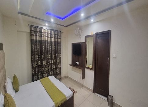 HOTEL BOMBAY PALACE Deluxe Rooms (Non-View) 3