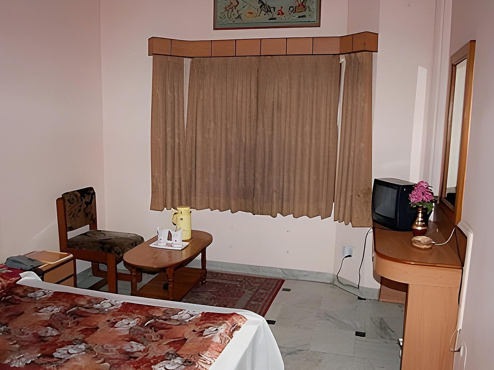 The Xpress A JHM Hotels Deluxe Room 4