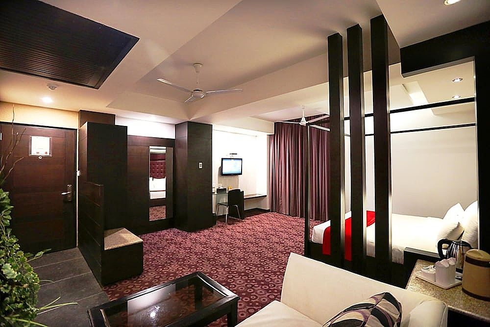 Hotel Oyster Corporate Room with Work Desk 5