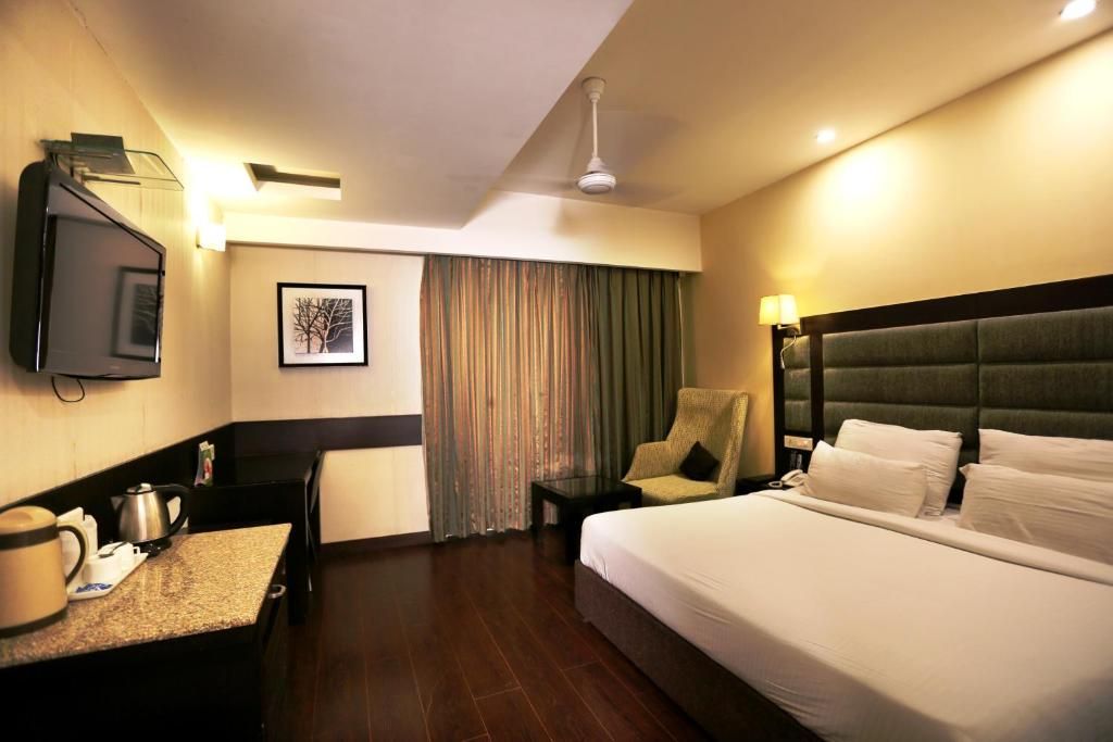 Business Suite (No Window)