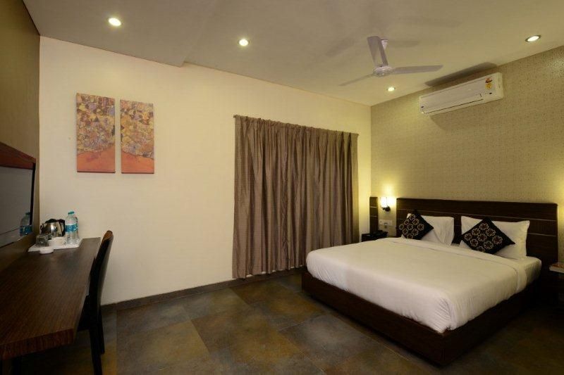 Classic Family Room With FREE Shuttle Pickup - Drop to Sai Baba Temple.