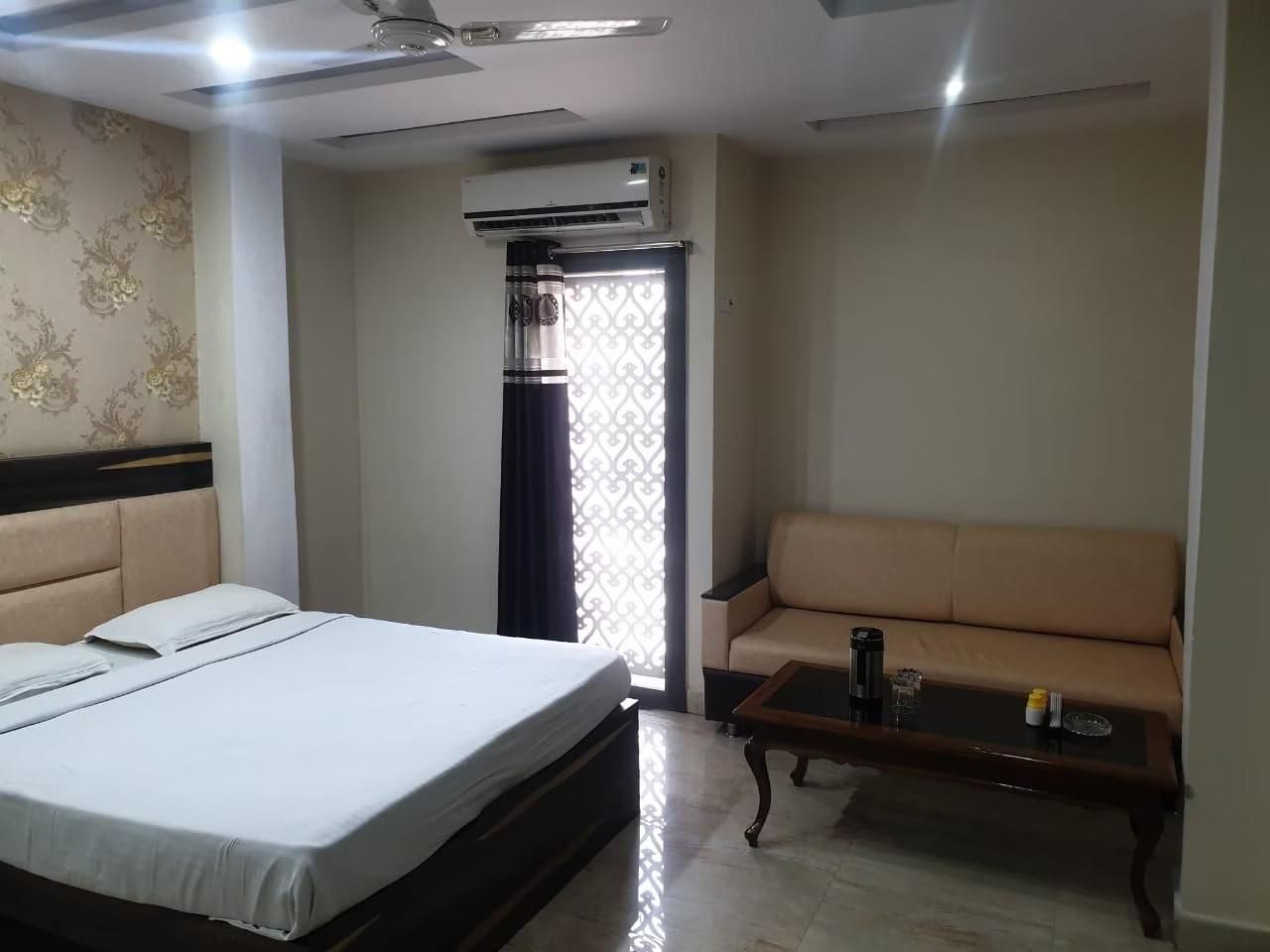 Executive Room and Honeymoon Suite