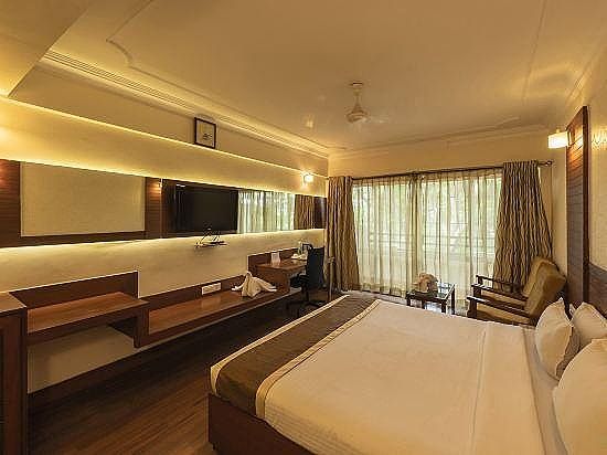 Deluxe Room with Twin Beds