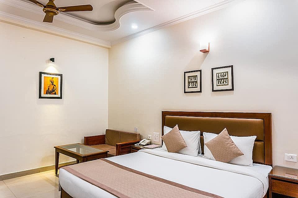 Hotel LP Residency Club Room 5