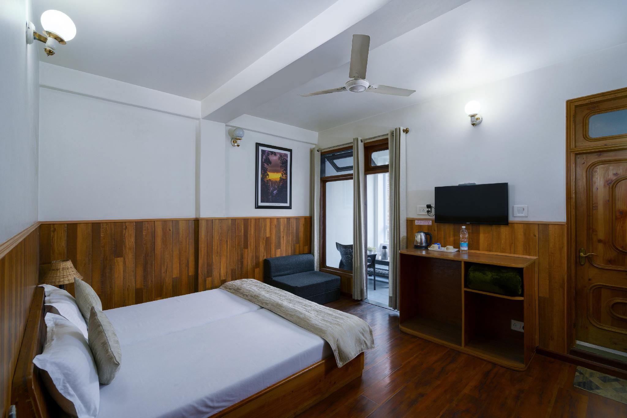 Super Deluxe Rooms with Private Balcony & Bathtub