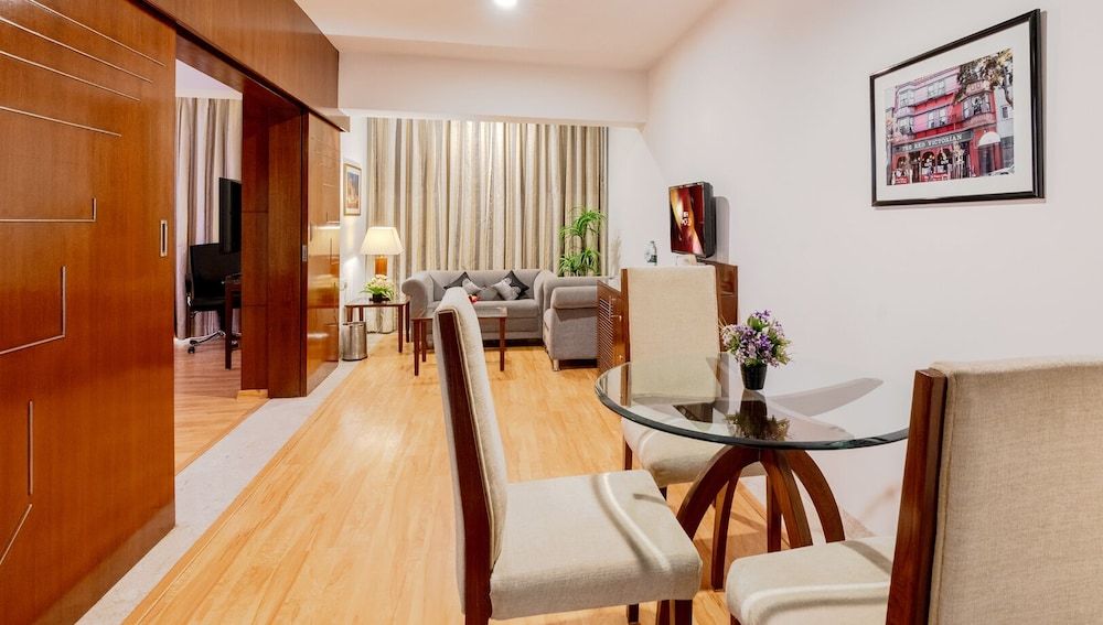 undefined SFO Hotel & Suites 4