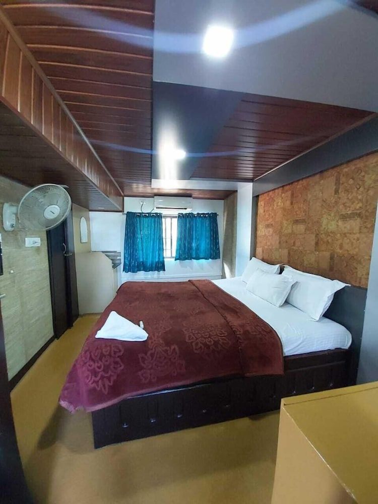 Cosy Houseboat Deluxe Double or Twin Room, 1 Double Bed, Accessible, Lake View 18