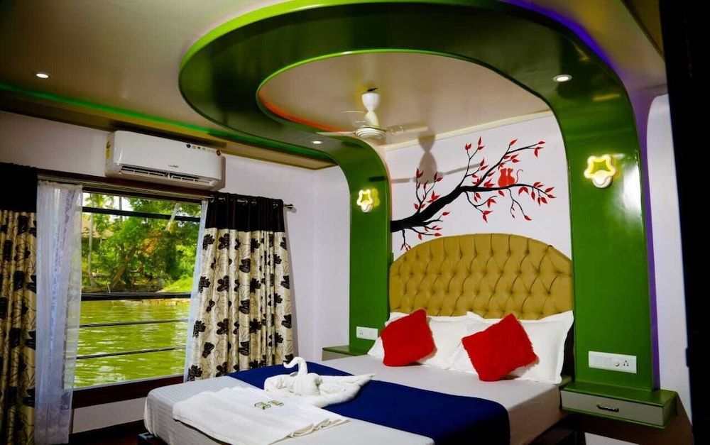 Cosy Houseboat Deluxe Double or Twin Room, 1 Double Bed, Accessible, Lake View 13