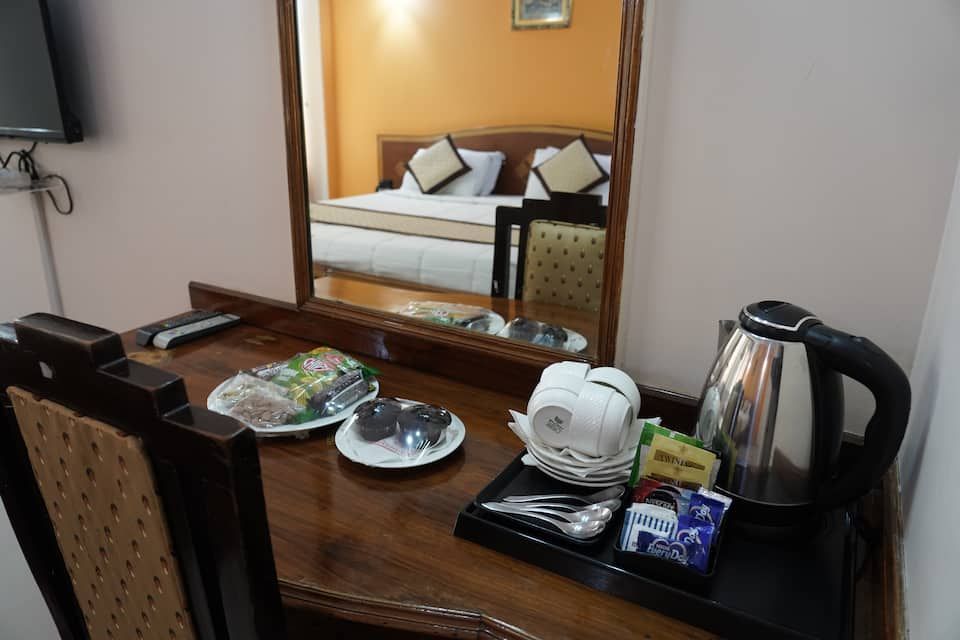 Hotel Madhuvan Deluxe Room