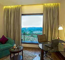 Golden Tulip Panchkula Deluxe Double or Twin Room  with Balcony 12
