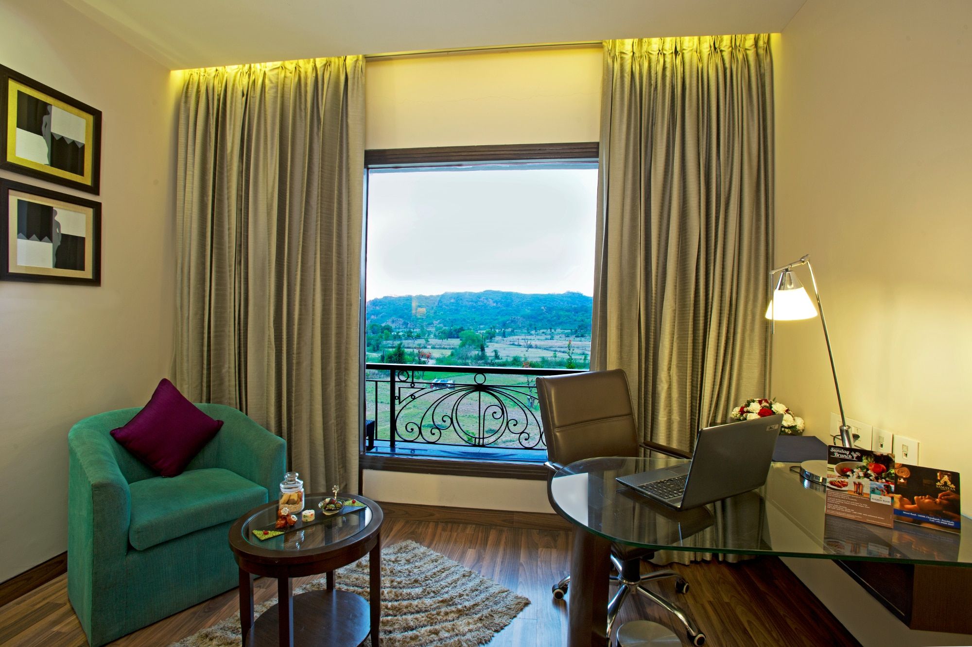 Golden Tulip Panchkula Deluxe Double or Twin Room  with Balcony 11