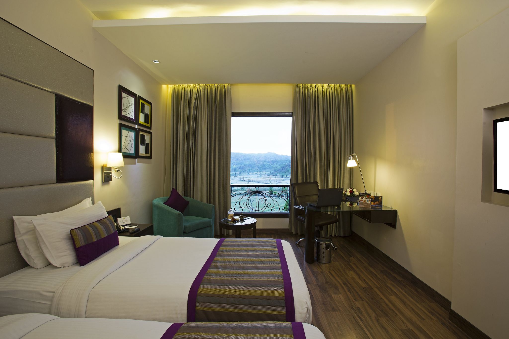 Golden Tulip Panchkula Deluxe Double or Twin Room  with Balcony 3