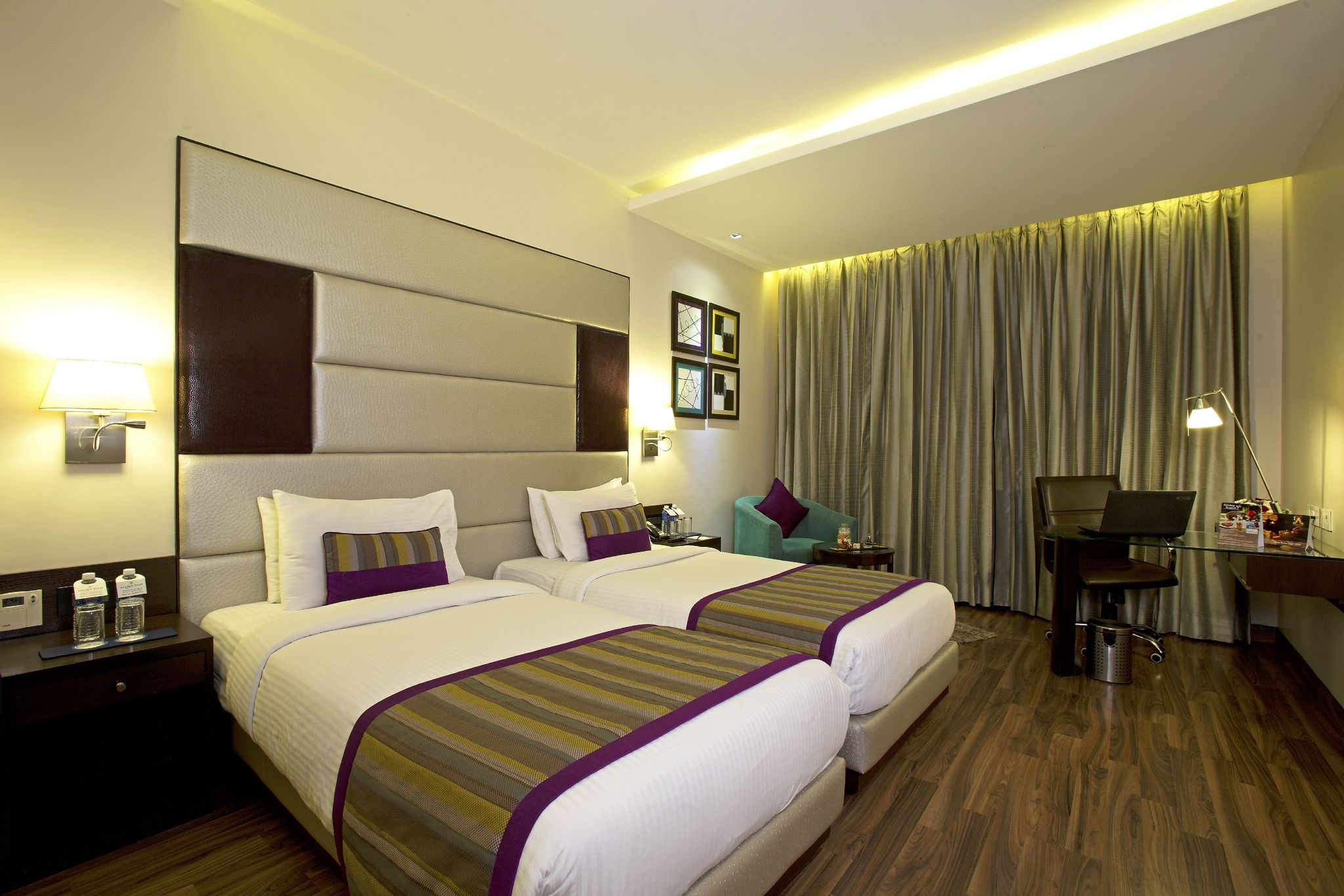 Golden Tulip Panchkula Deluxe Double or Twin Room  with Balcony 2