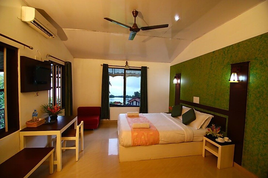 The Green Palace Health Resort Deluxe Lake View Room