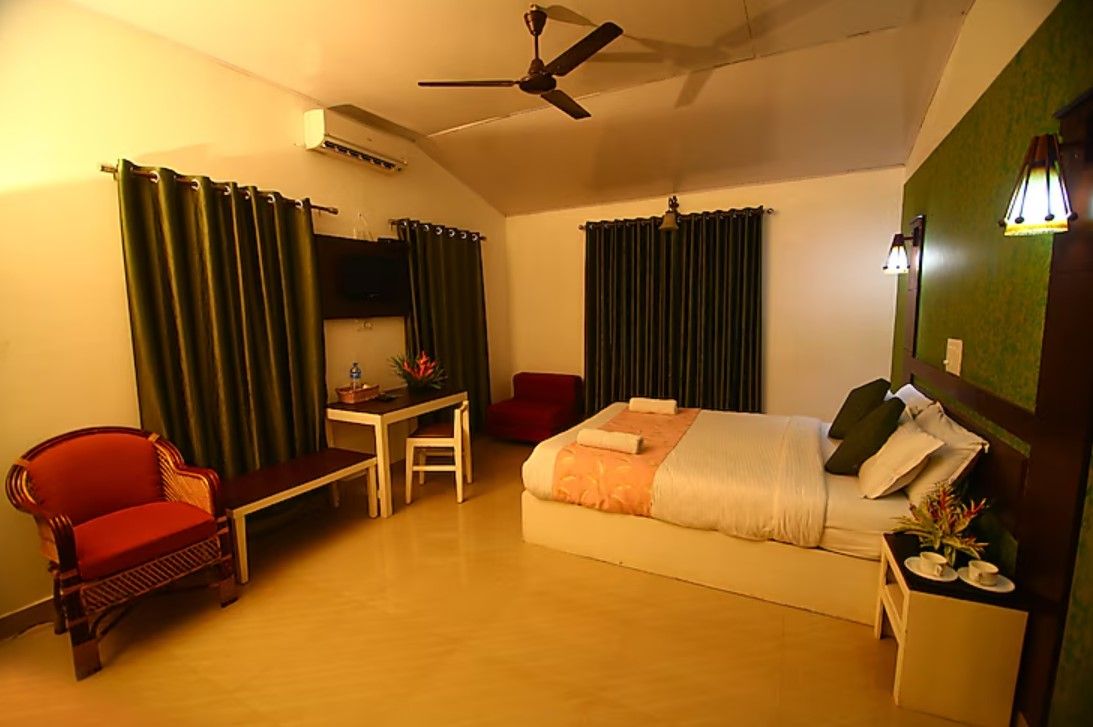 The Green Palace Health Resort Deluxe Lake View Room 2