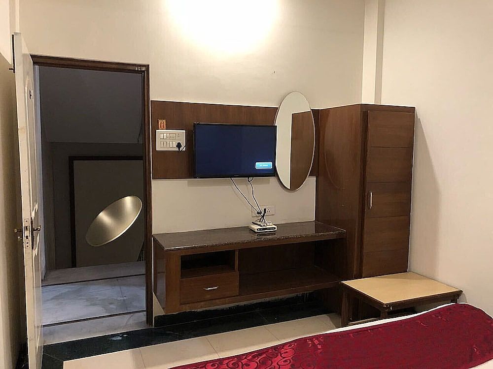 Hotel Namaskar Deluxe Double Room 5