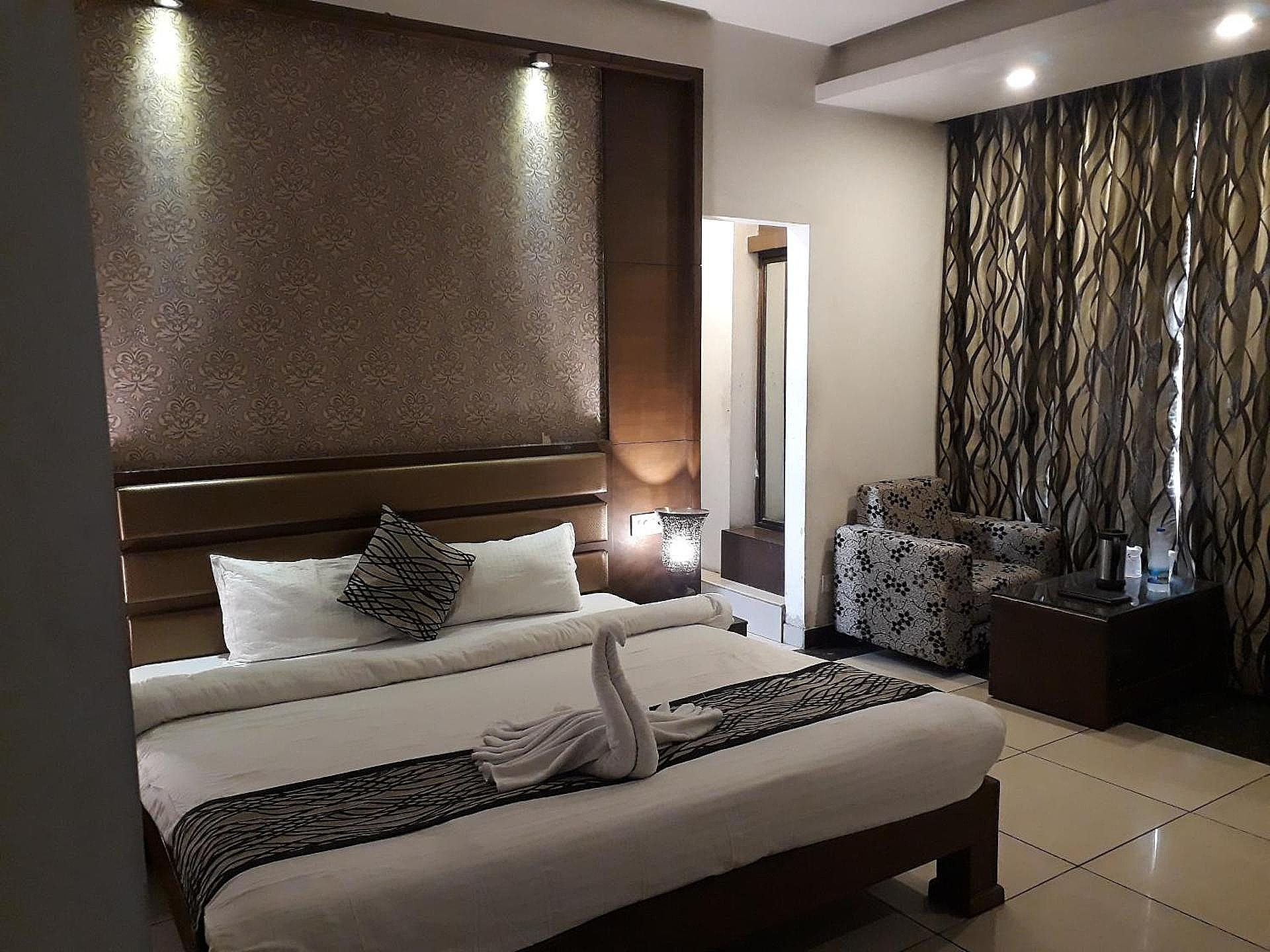 Hotel Namaskar Residency Imperial King Room 14