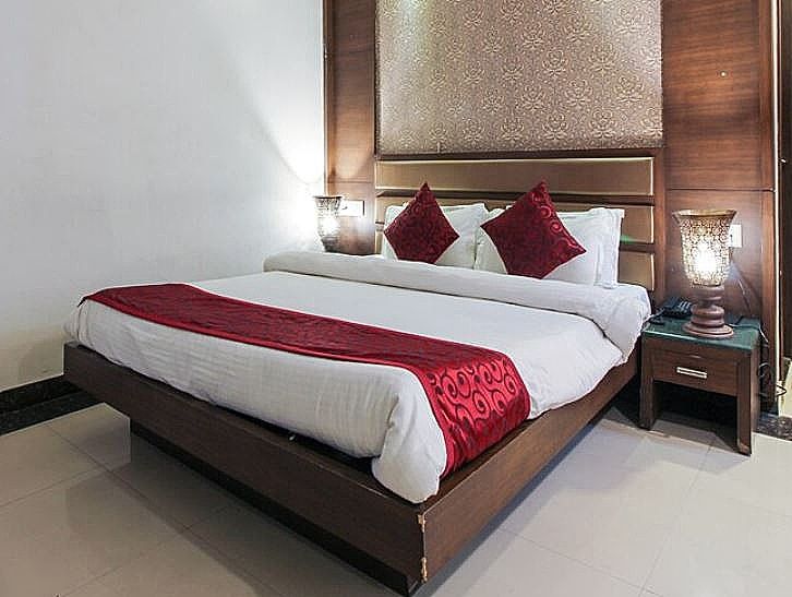 Hotel Namaskar Residency Imperial King Room 2